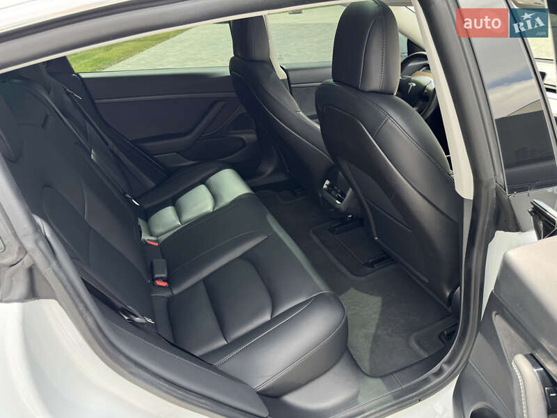 Седан Tesla Model 3 2020 в Луцке