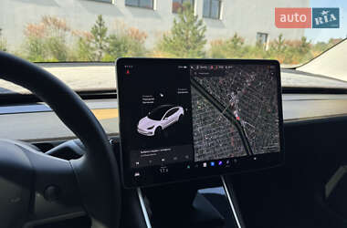 Седан Tesla Model 3 2020 в 