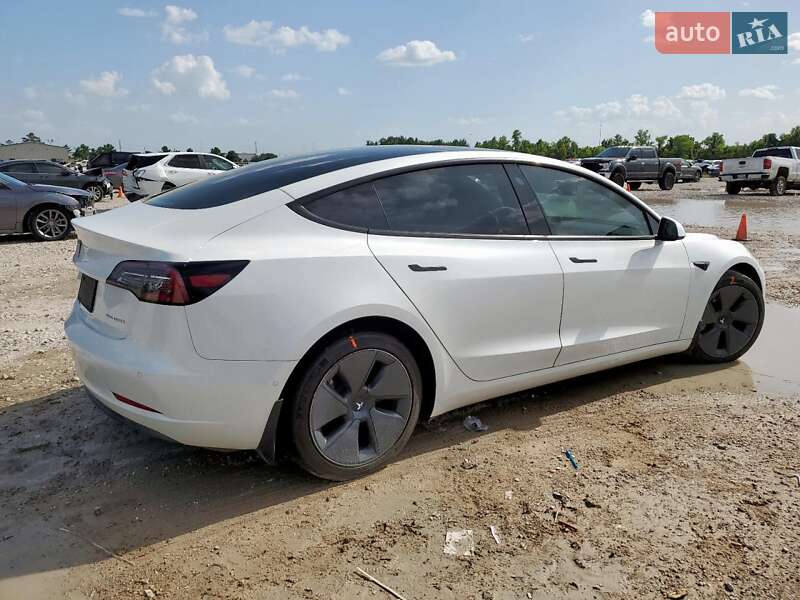 Седан Tesla Model 3 2022 в Києві