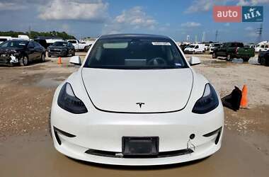 Седан Tesla Model 3 2022 в 