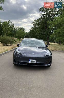 Седан Tesla Model 3 2022 в 