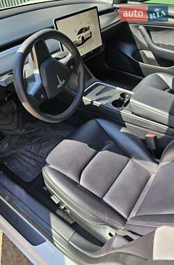 Седан Tesla Model 3 2022 в 