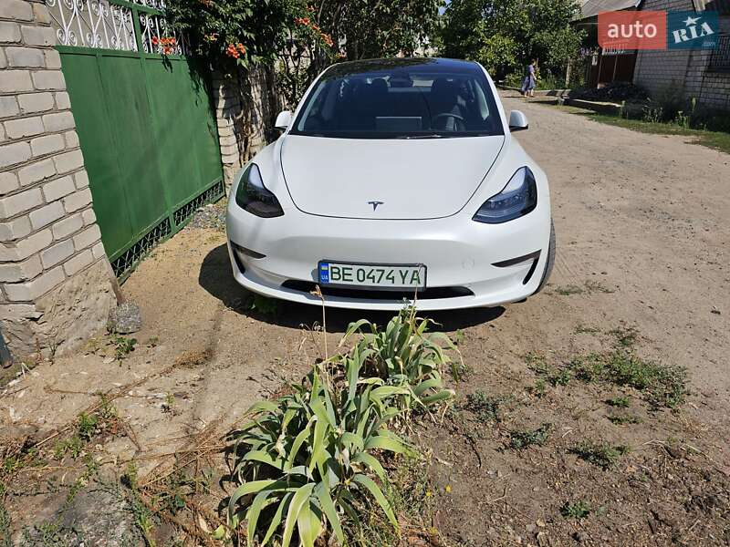 Седан Tesla Model 3 2022 в 