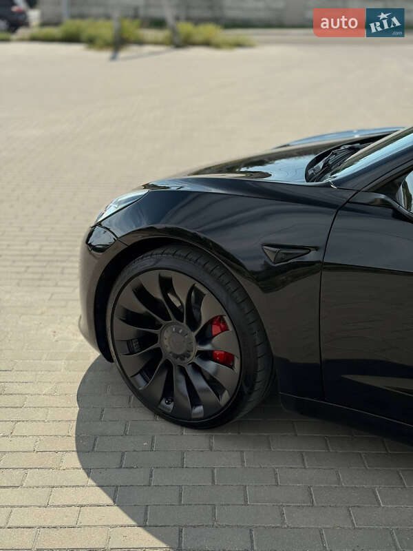 Седан Tesla Model 3 2023 в Житомирі