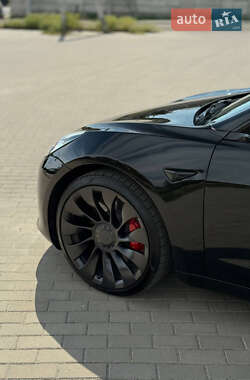 Седан Tesla Model 3 2023 в 
