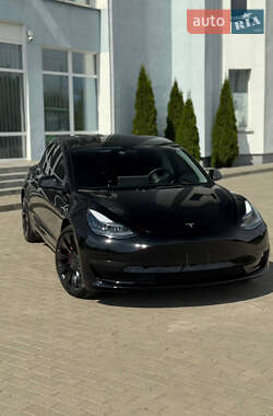 Седан Tesla Model 3 2023 в 