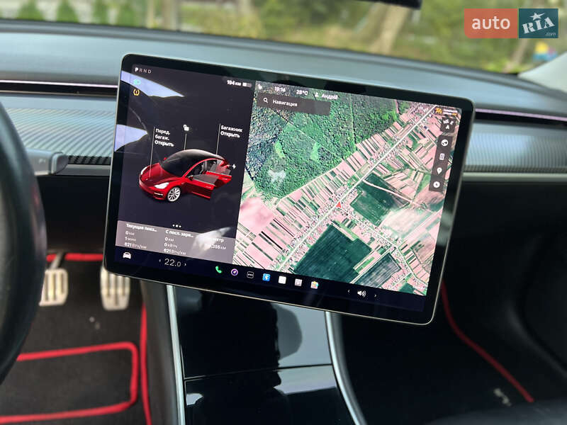 Седан Tesla Model 3 2018 в Львове