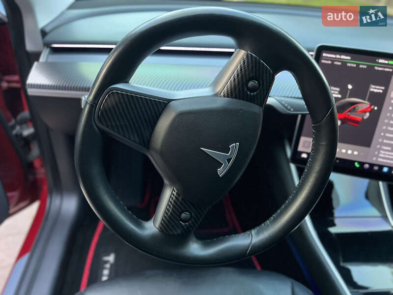 Седан Tesla Model 3 2018 в Львове