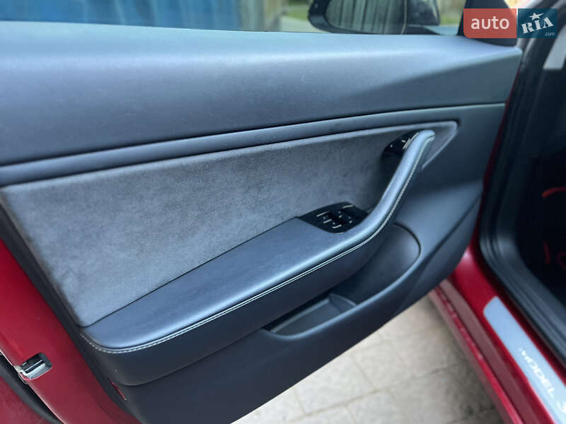 Седан Tesla Model 3 2018 в Львове