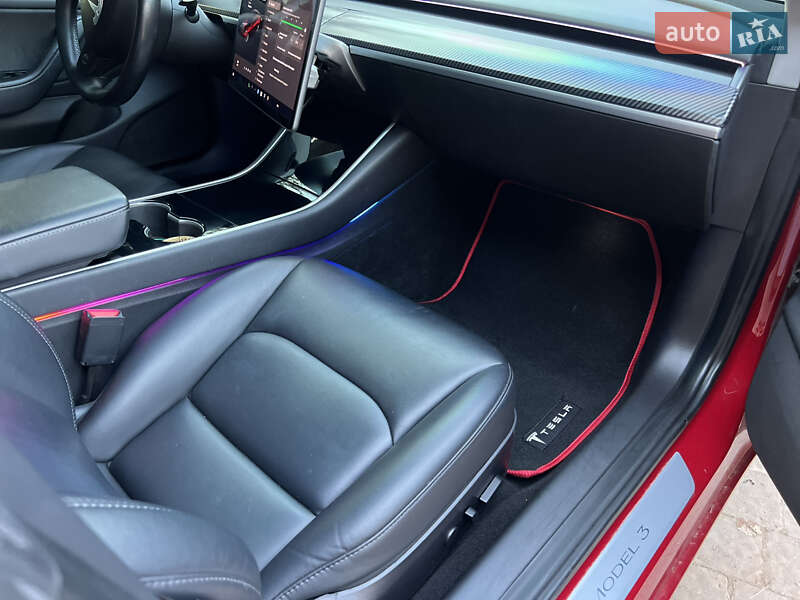 Седан Tesla Model 3 2018 в Львове