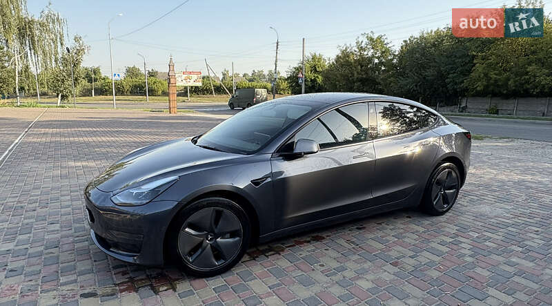 Седан Tesla Model 3 2022 в 