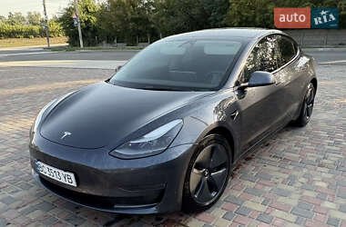 Седан Tesla Model 3 2022 в 
