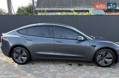 Седан Tesla Model 3 2022 в 
