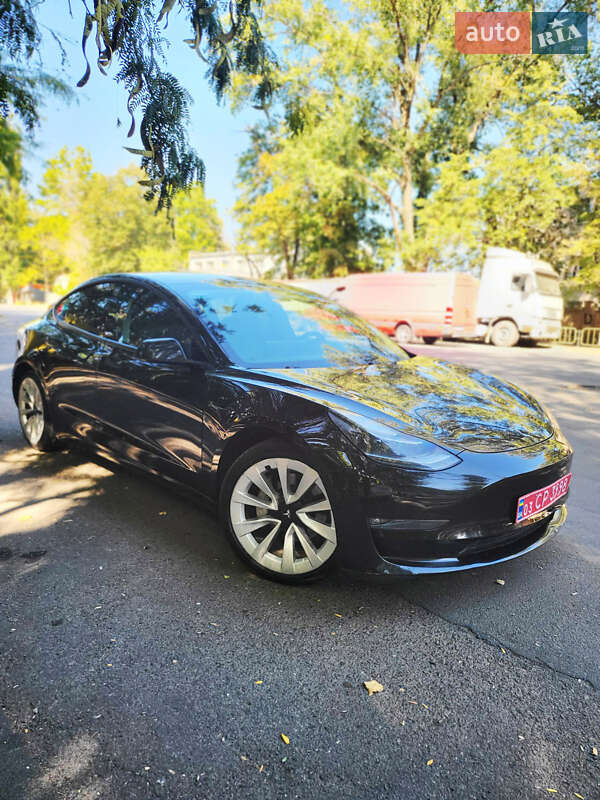 Седан Tesla Model 3 2020 в 