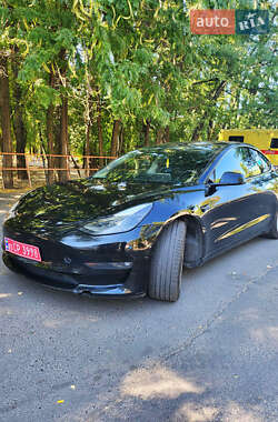 Седан Tesla Model 3 2020 в 