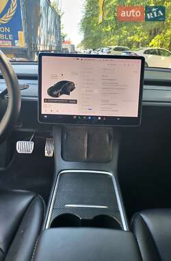 Седан Tesla Model 3 2020 в 