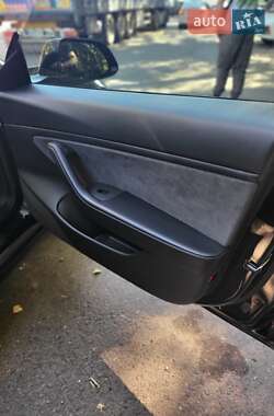 Седан Tesla Model 3 2020 в 