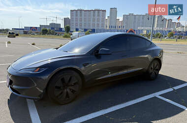 Седан Tesla Model 3 2024 в 