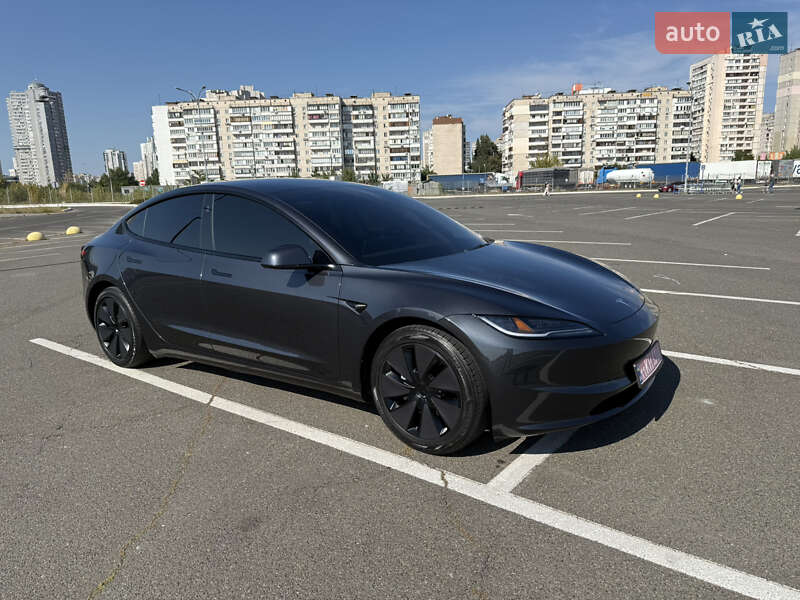 Седан Tesla Model 3 2024 в 