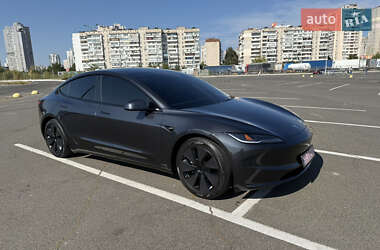 Седан Tesla Model 3 2024 в 