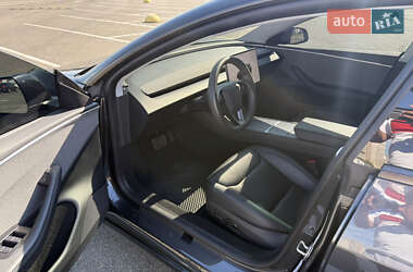 Седан Tesla Model 3 2024 в 