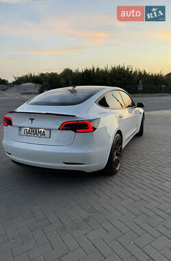 Седан Tesla Model 3 2021 в 
