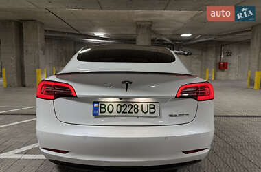 Седан Tesla Model 3 2018 в 