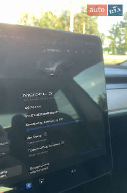 Седан Tesla Model 3 2021 в 