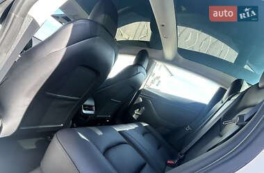Седан Tesla Model 3 2022 в 