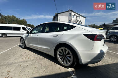 Седан Tesla Model 3 2022 в 