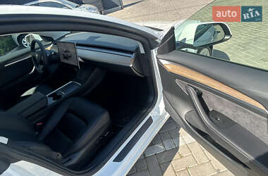 Седан Tesla Model 3 2022 в 