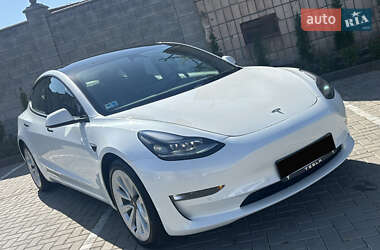 Седан Tesla Model 3 2022 в 