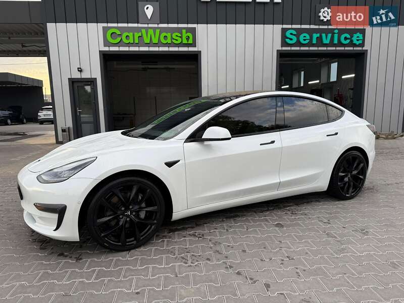 Седан Tesla Model 3 2019 в Володимирі