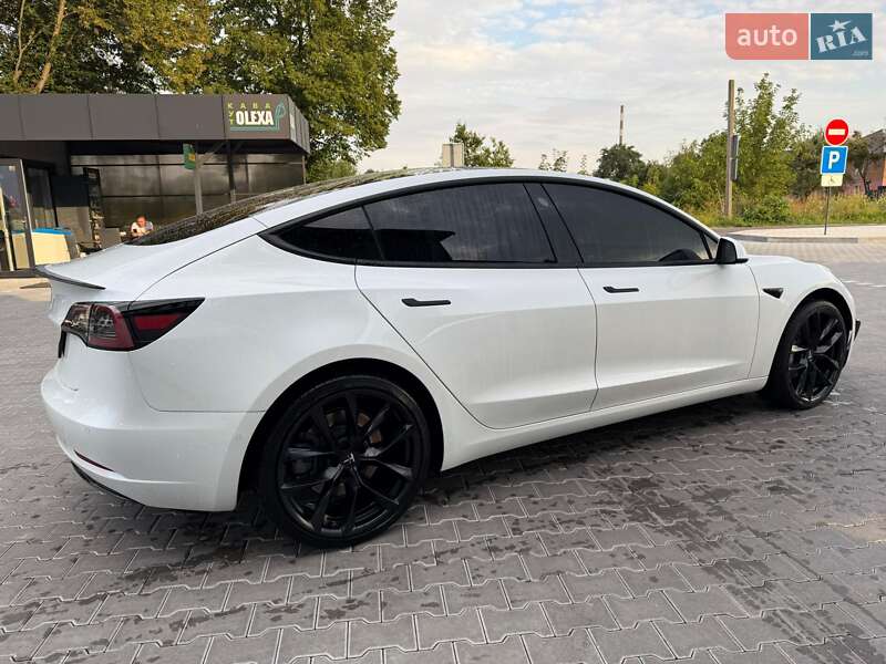 Седан Tesla Model 3 2019 в Володимирі