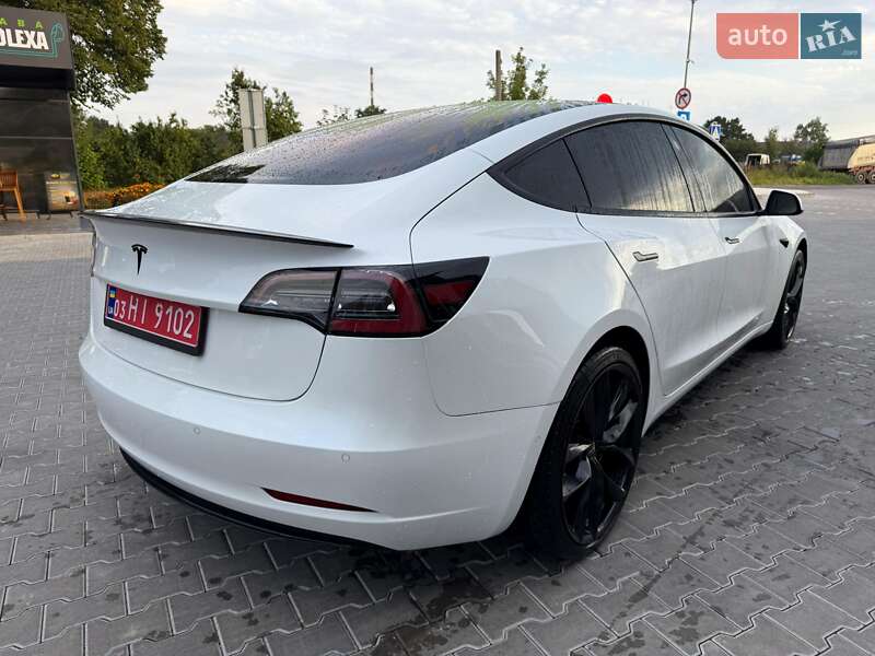 Седан Tesla Model 3 2019 в Володимирі