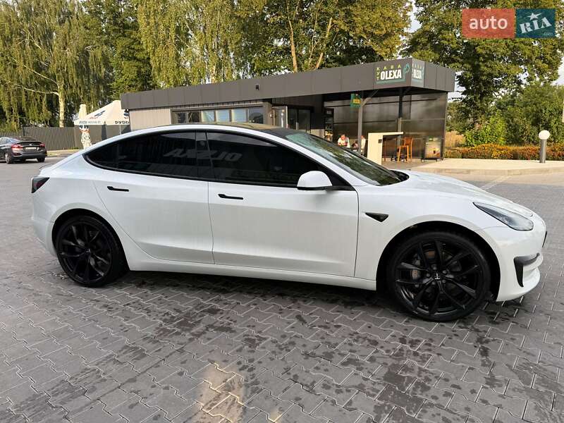 Седан Tesla Model 3 2019 в Володимирі