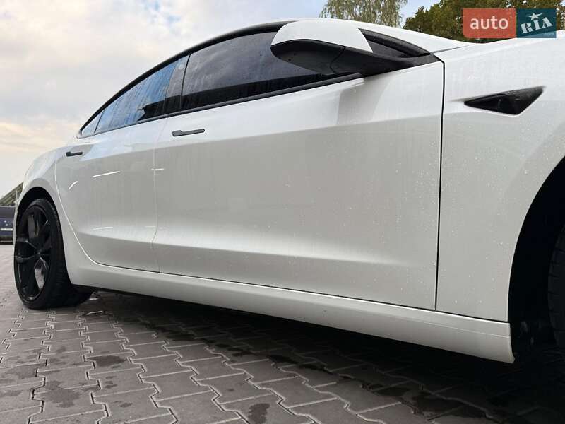 Седан Tesla Model 3 2019 в Володимирі