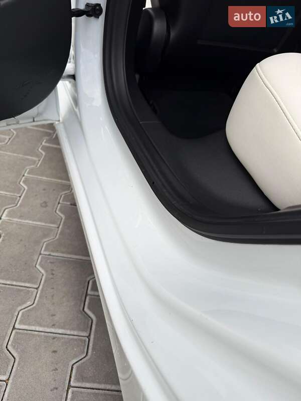 Седан Tesla Model 3 2019 в Володимирі