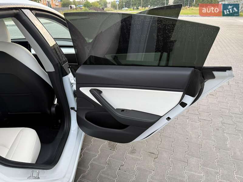 Седан Tesla Model 3 2019 в Володимирі