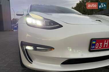 Седан Tesla Model 3 2019 в 