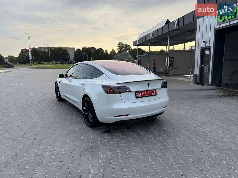 Седан Tesla Model 3 2019 в Володимирі