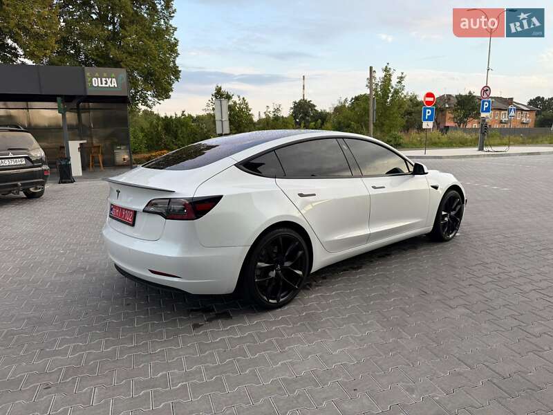 Седан Tesla Model 3 2019 в Володимирі