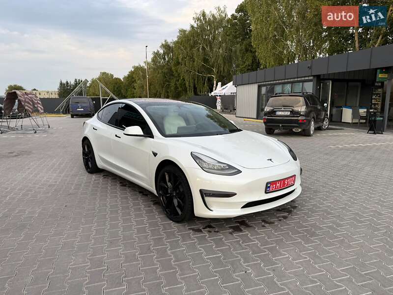 Седан Tesla Model 3 2019 в Володимирі