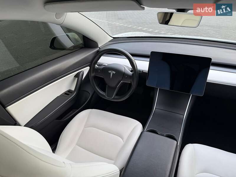 Седан Tesla Model 3 2019 в Володимирі
