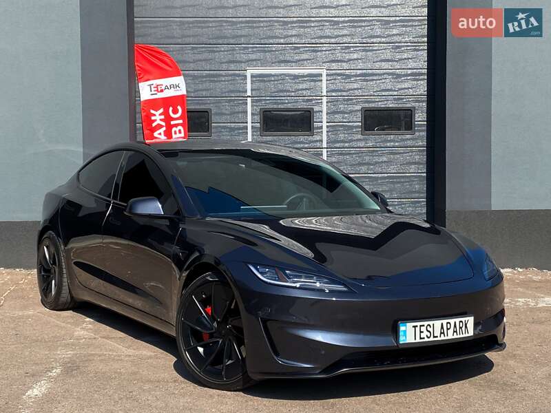 Седан Tesla Model 3 2024 в 