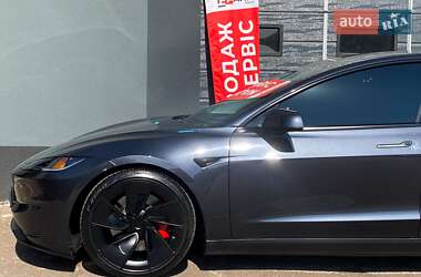 Седан Tesla Model 3 2024 в 