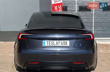Седан Tesla Model 3 2024 в 