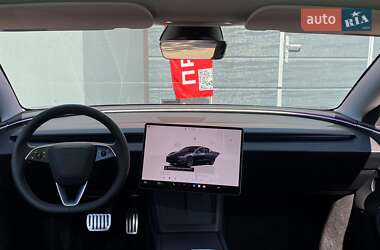Седан Tesla Model 3 2024 в 