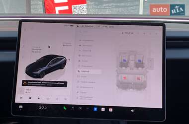 Седан Tesla Model 3 2024 в 