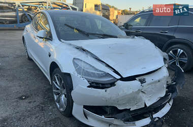 Седан Tesla Model 3 2022 в 